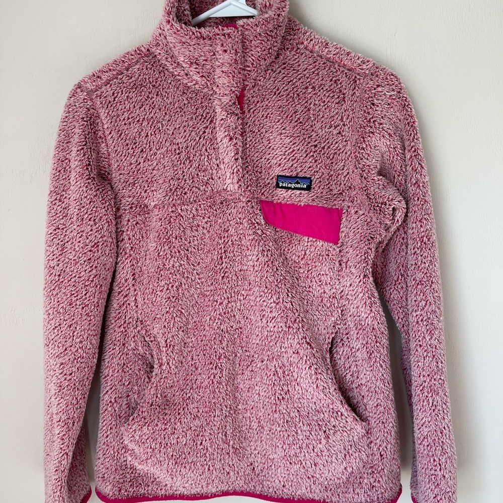 Patagonia classic pull over with pink trim